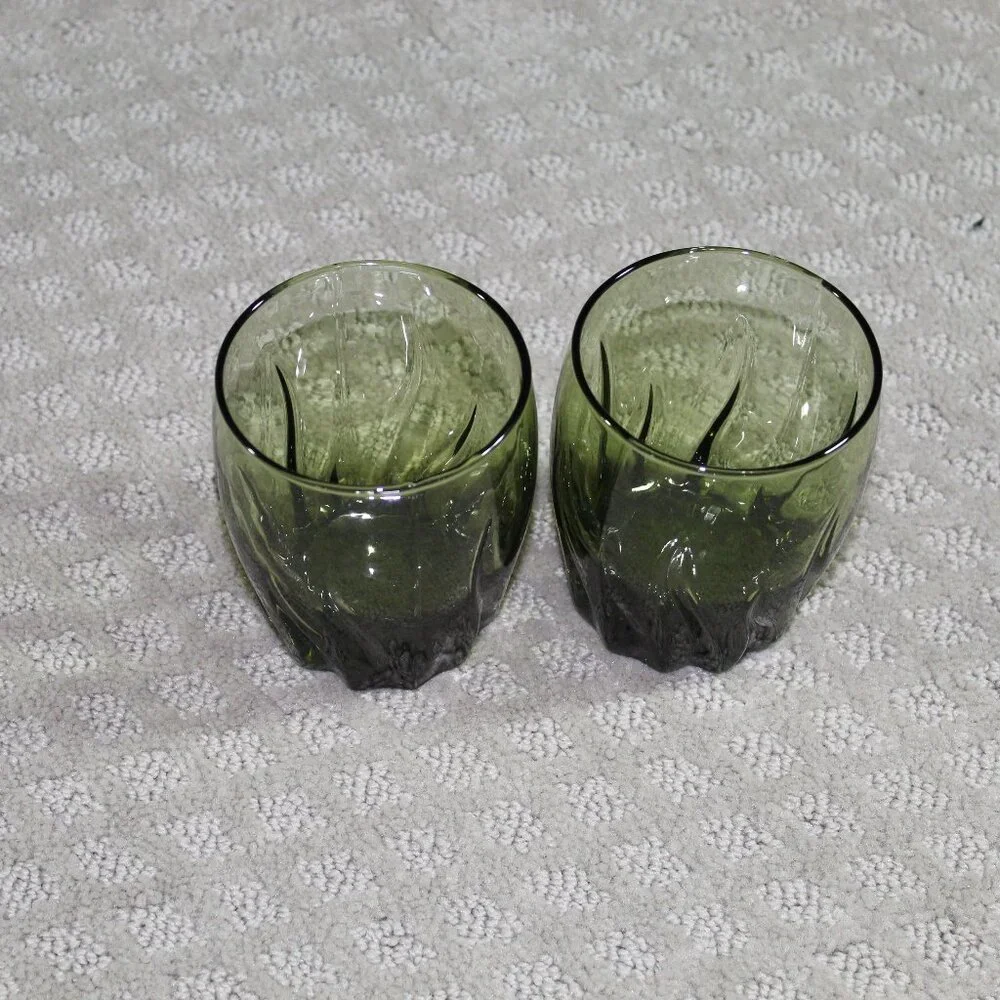 Set of 2 Vintage Libbey MCM Avocado Green 4" Drinking Glasses EUC - Picture 1 of 6